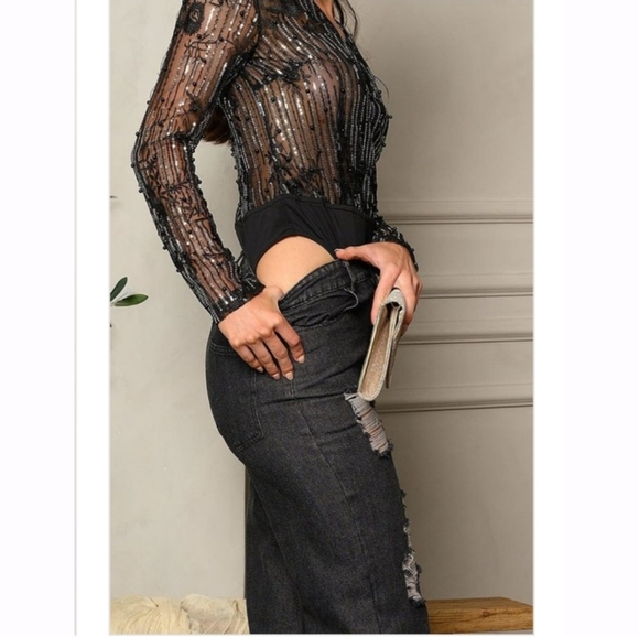 Womens Long Sleeve V-Neck Beaded Lace Bodysuit - Picture 9 of 11